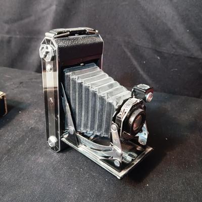 SIX-20 KODAK BLACK FOLDING CAMERA WITH FOCUSING DOUBLET LENS