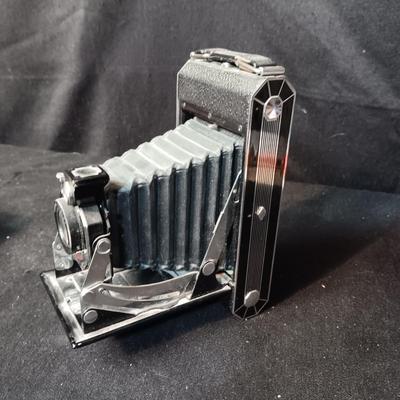 SIX-20 KODAK BLACK FOLDING CAMERA WITH FOCUSING DOUBLET LENS