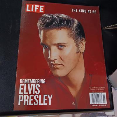 ELVIS MAGAZINES, TV GUIDES AND PICTURES