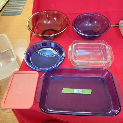Pyrex Glass Bowls Pie dishes Casseroles