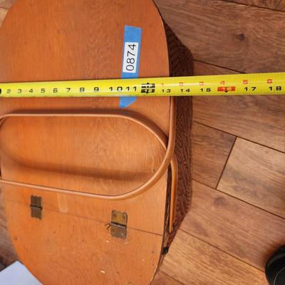 Large Vintage Redmon Peru Ind. Picnic Basket