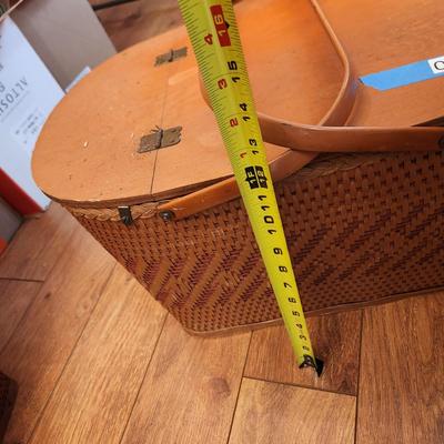 Large Vintage Redmon Peru Ind. Picnic Basket