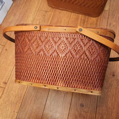 Medium size Vintage Picnic Basket