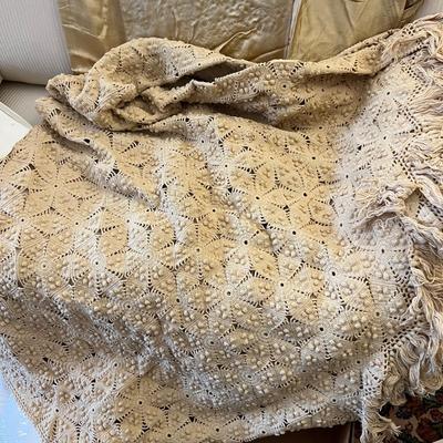 Big Lot Vintage Lace, Linens, Tattings (1 of 2)