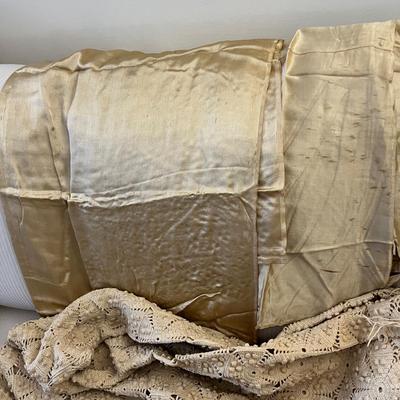 Big Lot Vintage Lace, Linens, Tattings (1 of 2)