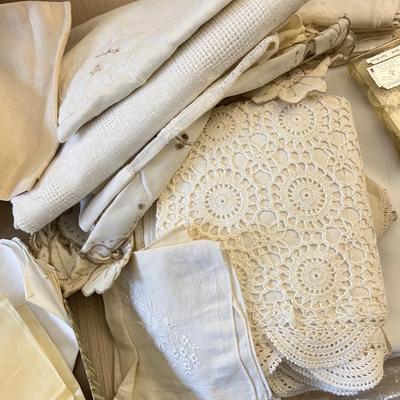 Big Lot Vintage Lace, Linens, Tattings (2 of 2)