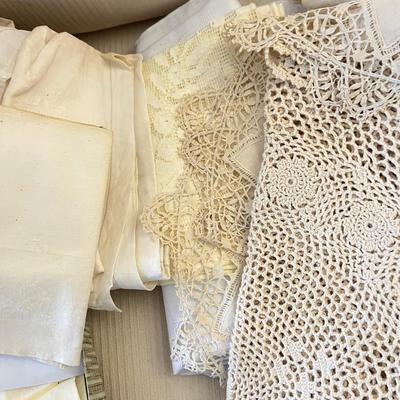 Big Lot Vintage Lace, Linens, Tattings (2 of 2)