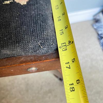 Vintage Hiawatha Heirloom Needlepoint Top Bench
