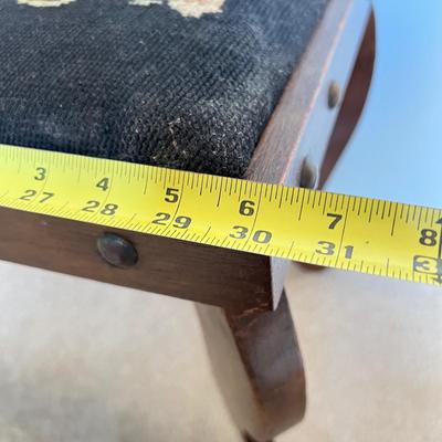 Vintage Hiawatha Heirloom Needlepoint Top Bench