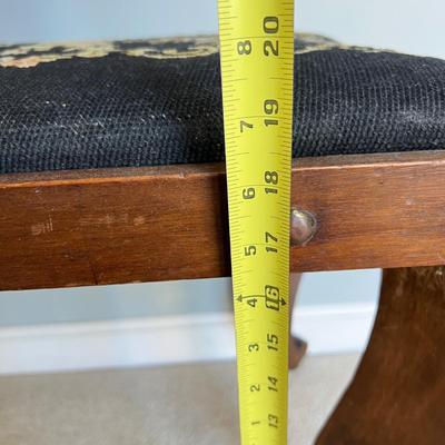 Vintage Hiawatha Heirloom Needlepoint Top Bench