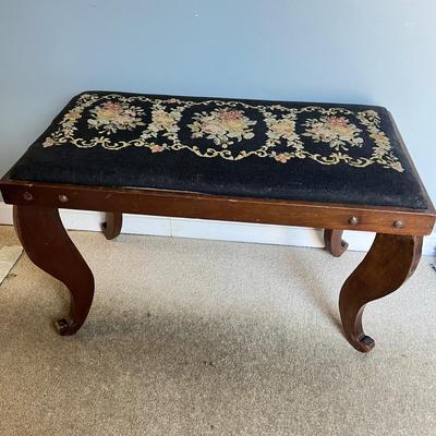 Vintage Hiawatha Heirloom Needlepoint Top Bench