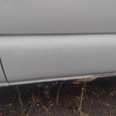 Chevy 2500 HD 4x4 Pick Up Truck with Tommy Lift Gate Has Keys and Title (For Parts Only Condition)