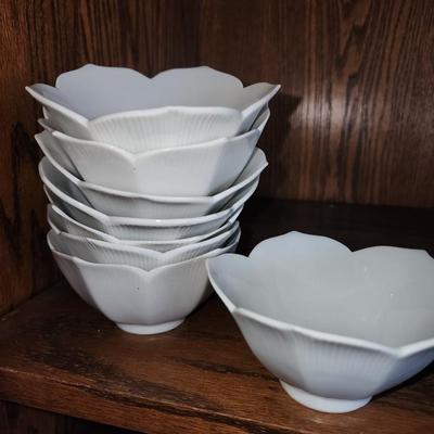 8 flower finger bowls.