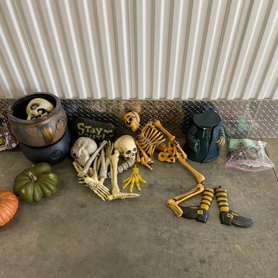 Halloween Decor and More!! (1050B-BM)