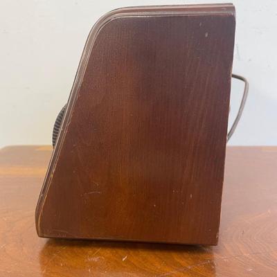Vintage 1938 General Electric GD-60 Wood Tube Table Radio Professionally Restored & Works