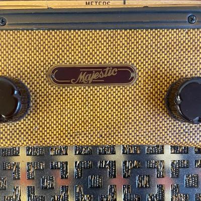 1939 MAJESTIC 420 PORTABLE RADIO/ Professionally Restored & Works