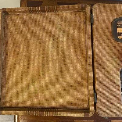 1939 MAJESTIC 420 PORTABLE RADIO/ Professionally Restored & Works
