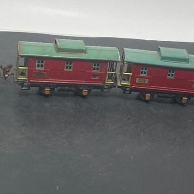 Lionel 2 Passenger Cars 2 Cabooses