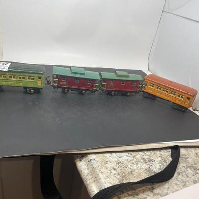 Lionel 2 Passenger Cars 2 Cabooses
