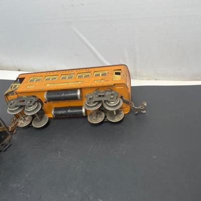 Lionel 2 Passenger Cars 2 Cabooses