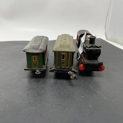 German Tinplate Clockwork Engine & Passenger Cars