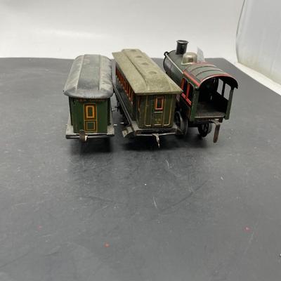 German Tinplate Clockwork Engine & Passenger Cars