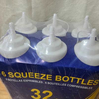 New Package of 32oz. Plastic Squeeze Bottles