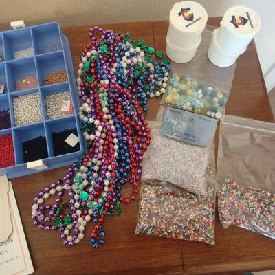 LARGE ASSORTMENT OF JEWELRY MAKING & CRAFT BEADS