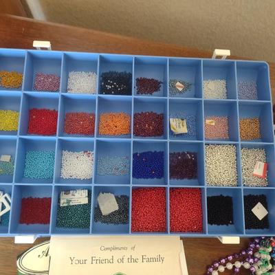 LARGE ASSORTMENT OF JEWELRY MAKING & CRAFT BEADS