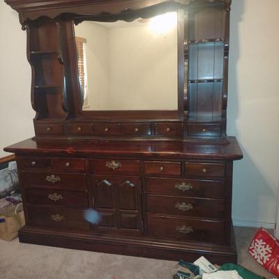 13 DRAWER DRESSER W/MIRRORED HUTCH