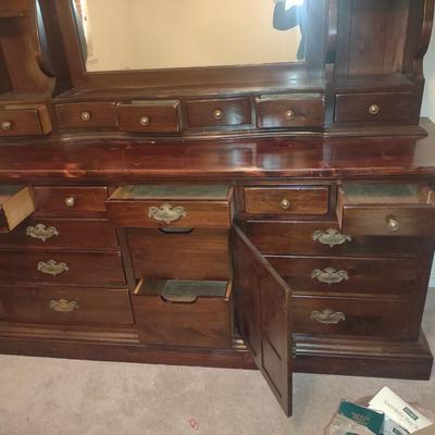 13 DRAWER DRESSER W/MIRRORED HUTCH