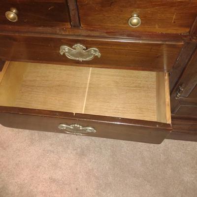 13 DRAWER DRESSER W/MIRRORED HUTCH