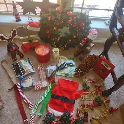 LARGE COLLECTION OF CHRISTMAS DECOR