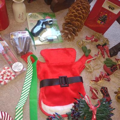 LARGE COLLECTION OF CHRISTMAS DECOR