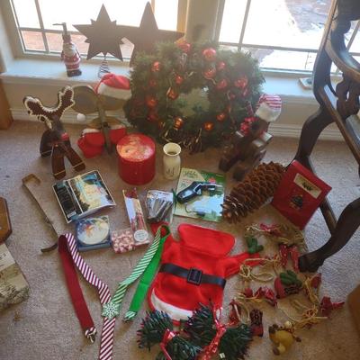 LARGE COLLECTION OF CHRISTMAS DECOR