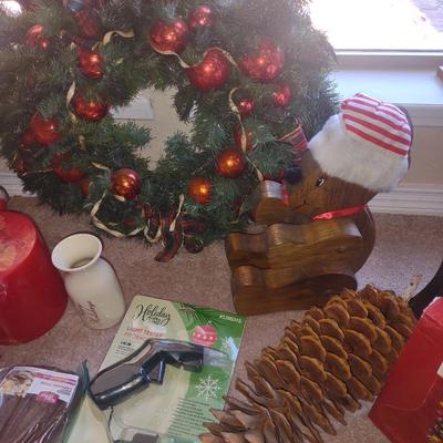 LARGE COLLECTION OF CHRISTMAS DECOR