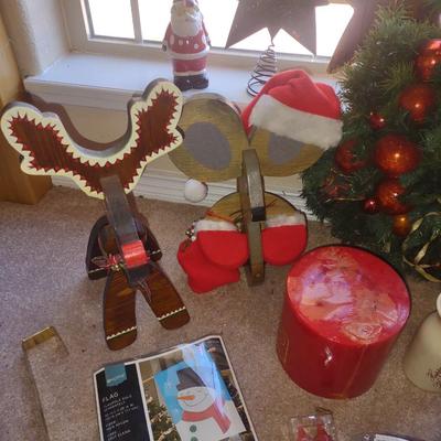 LARGE COLLECTION OF CHRISTMAS DECOR