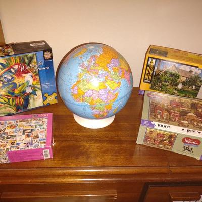 WORLD GLOBE AND JIGSAW PUUZZLES