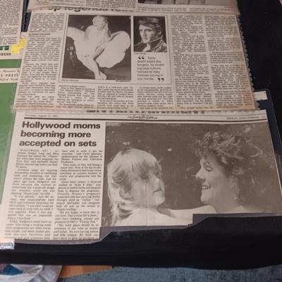 ELVIS PRESLEY NEWSPAPER ARTICLES, POSTER & SHEET MUSIC