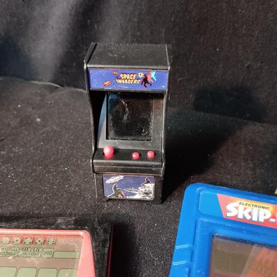 HANDHELD AND TABLETOP GAMES