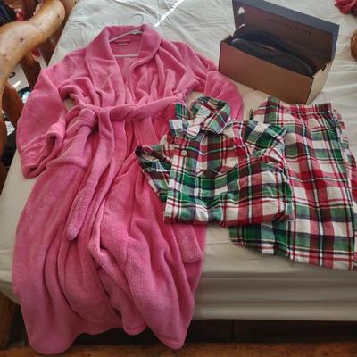 WOMENS PJ SET AND BATHROBE, HOUSE SHOES