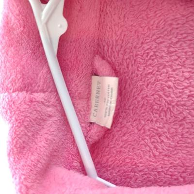 WOMENS PJ SET AND BATHROBE, HOUSE SHOES