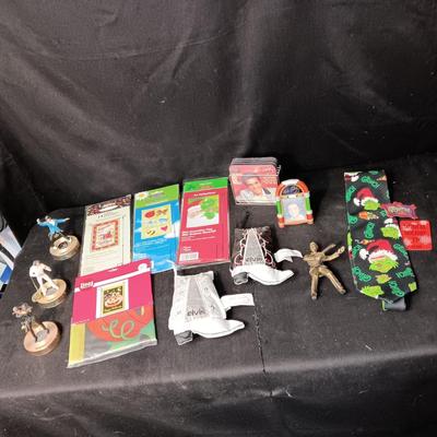 ELVIS ORNAMENTS & COASTERS, YARD FLAGS & GRINCH NECKTIE