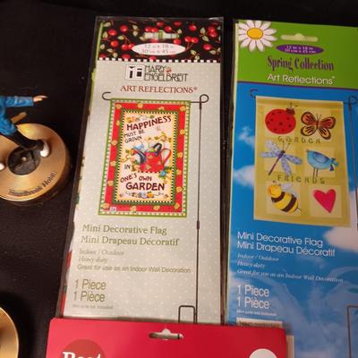 ELVIS ORNAMENTS & COASTERS, YARD FLAGS & GRINCH NECKTIE