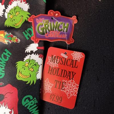 ELVIS ORNAMENTS & COASTERS, YARD FLAGS & GRINCH NECKTIE