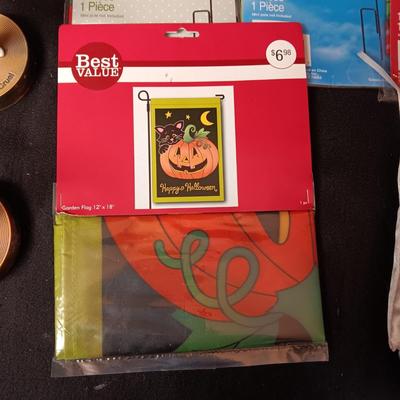 ELVIS ORNAMENTS & COASTERS, YARD FLAGS & GRINCH NECKTIE