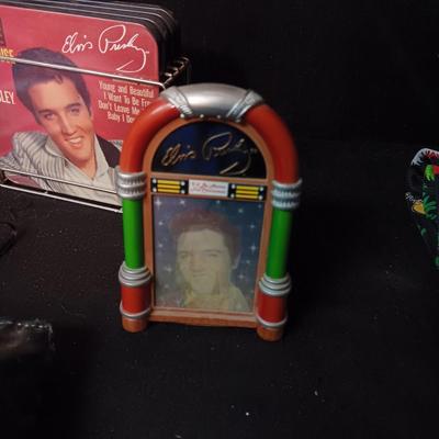 ELVIS ORNAMENTS & COASTERS, YARD FLAGS & GRINCH NECKTIE