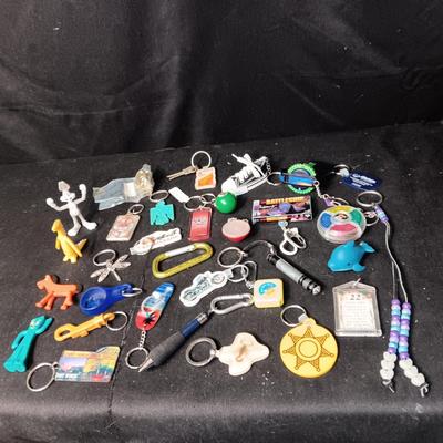 LARGE COLLECTION OF KEYCHAINS