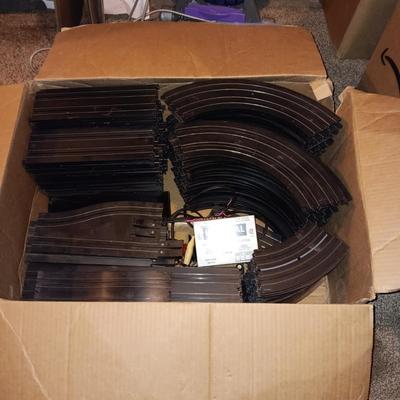 LARGE AMOUNT OF TOY CAR RACE TRACK PLUS EXTRAS