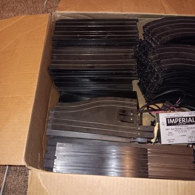 LARGE AMOUNT OF TOY CAR RACE TRACK PLUS EXTRAS